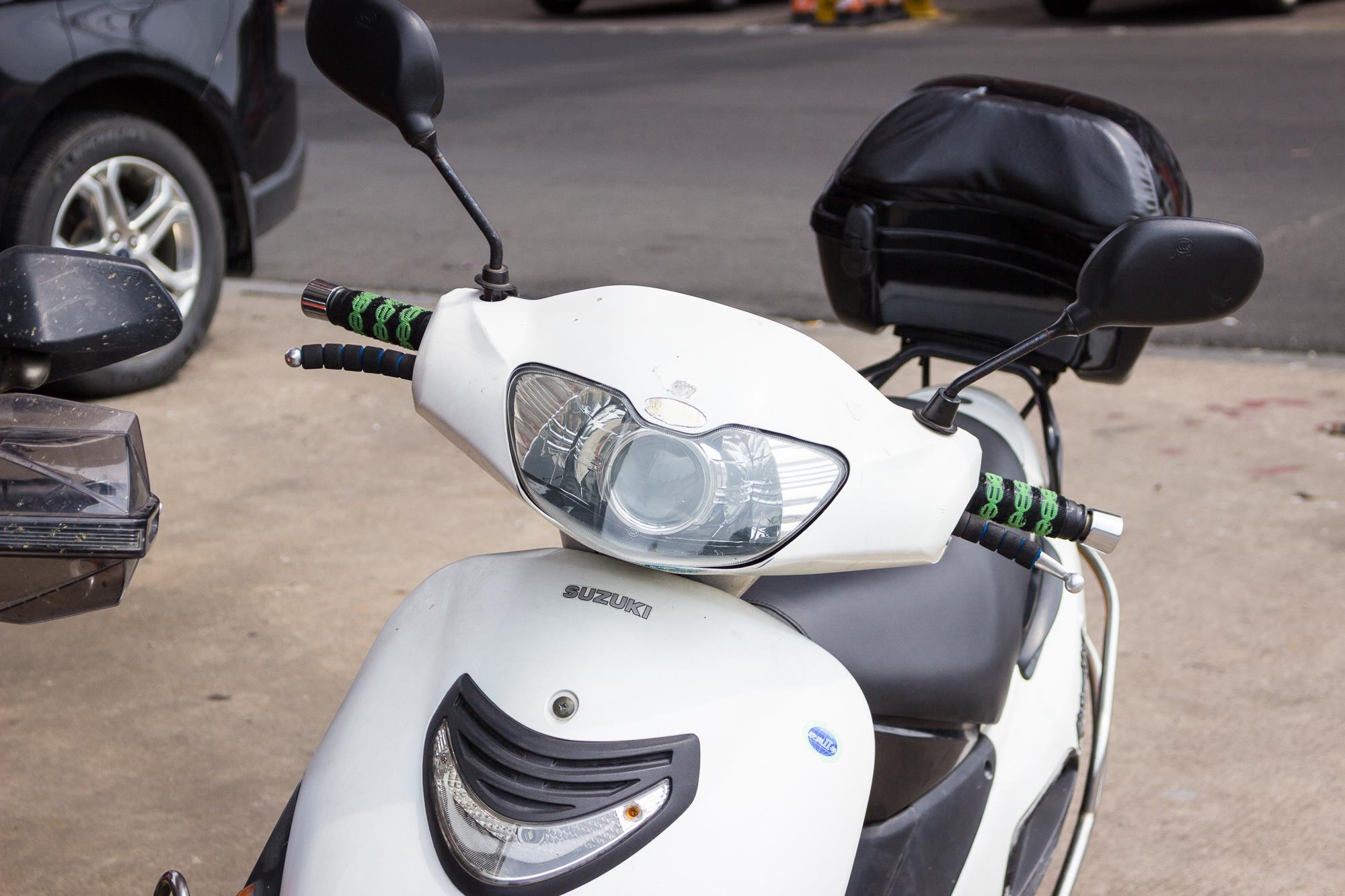 老款豪爵鈴木海王星踏板摩托車折騰之:破洞座椅包真皮(超纖)