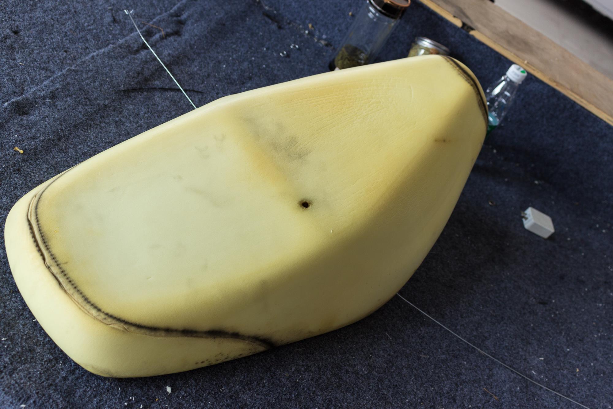 老款豪爵鈴木海王星踏板摩托車折騰之:破洞座椅包真皮(超纖)