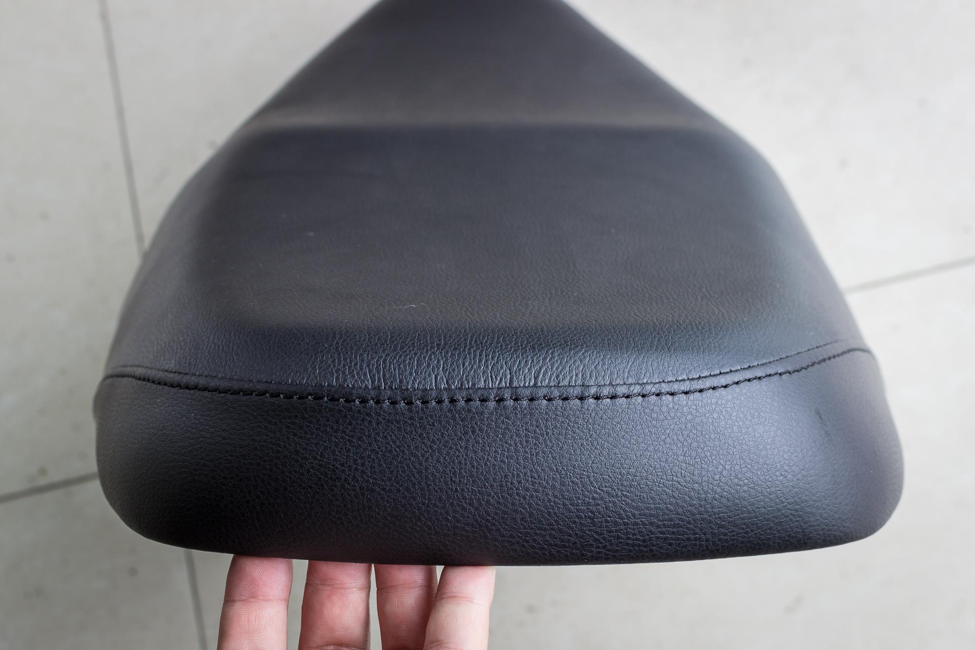 老款豪爵鈴木海王星踏板摩托車折騰之:破洞座椅包真皮(超纖)