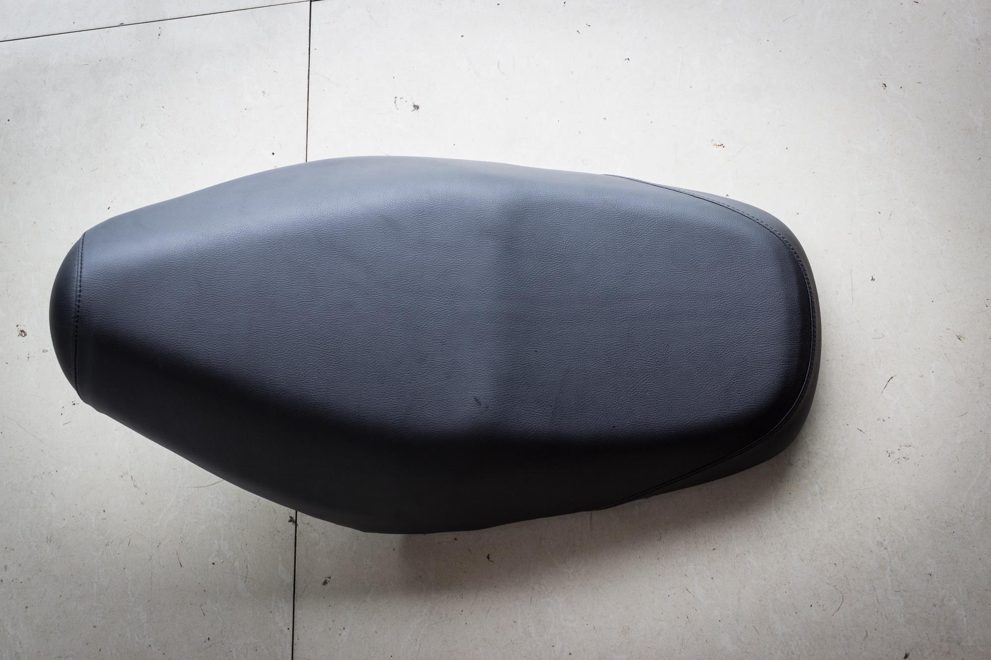 老款豪爵鈴木海王星踏板摩托車折騰之:破洞座椅包真皮(超纖)