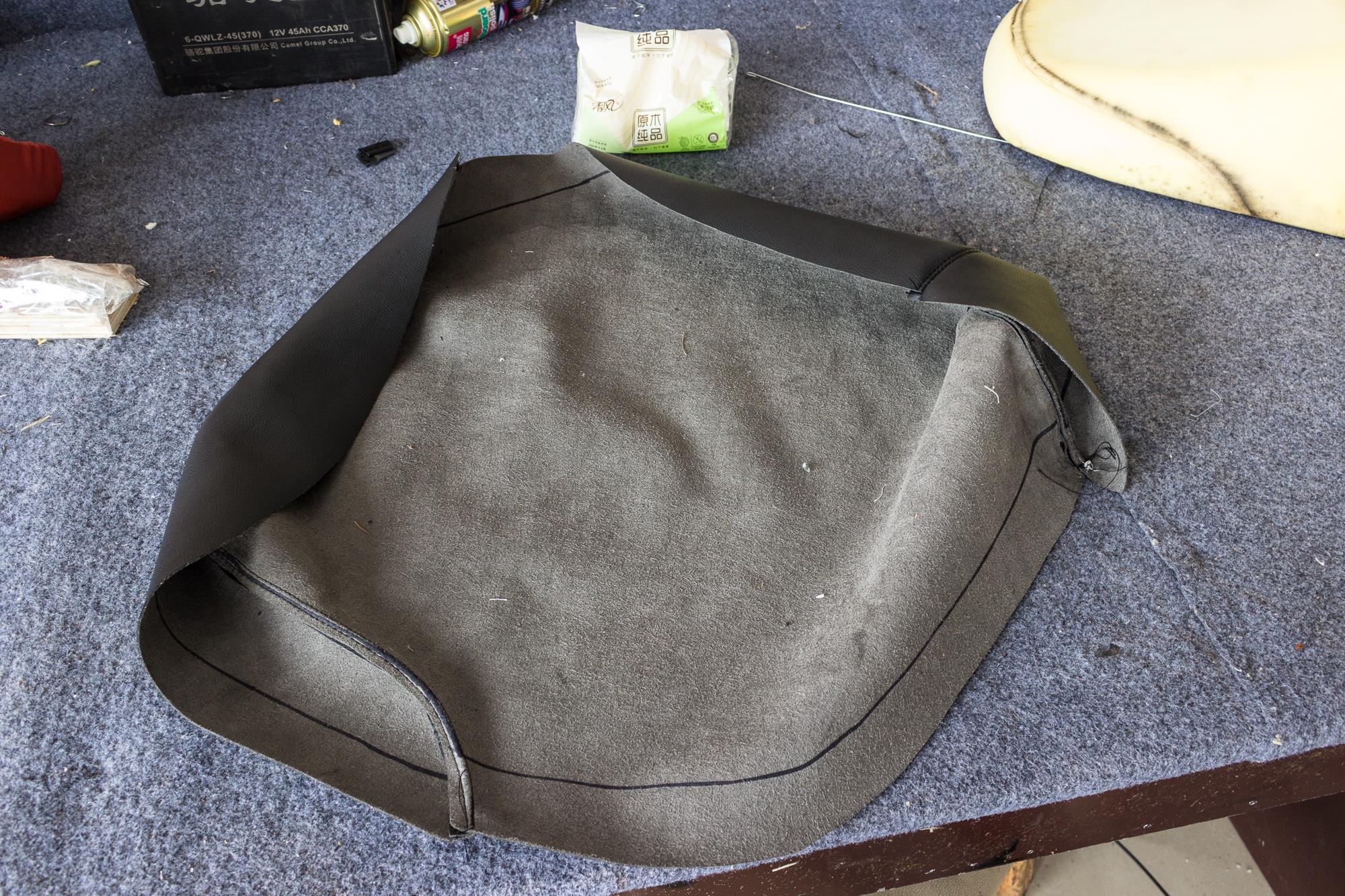 老款豪爵鈴木海王星踏板摩托車折騰之:破洞座椅包真皮(超纖)