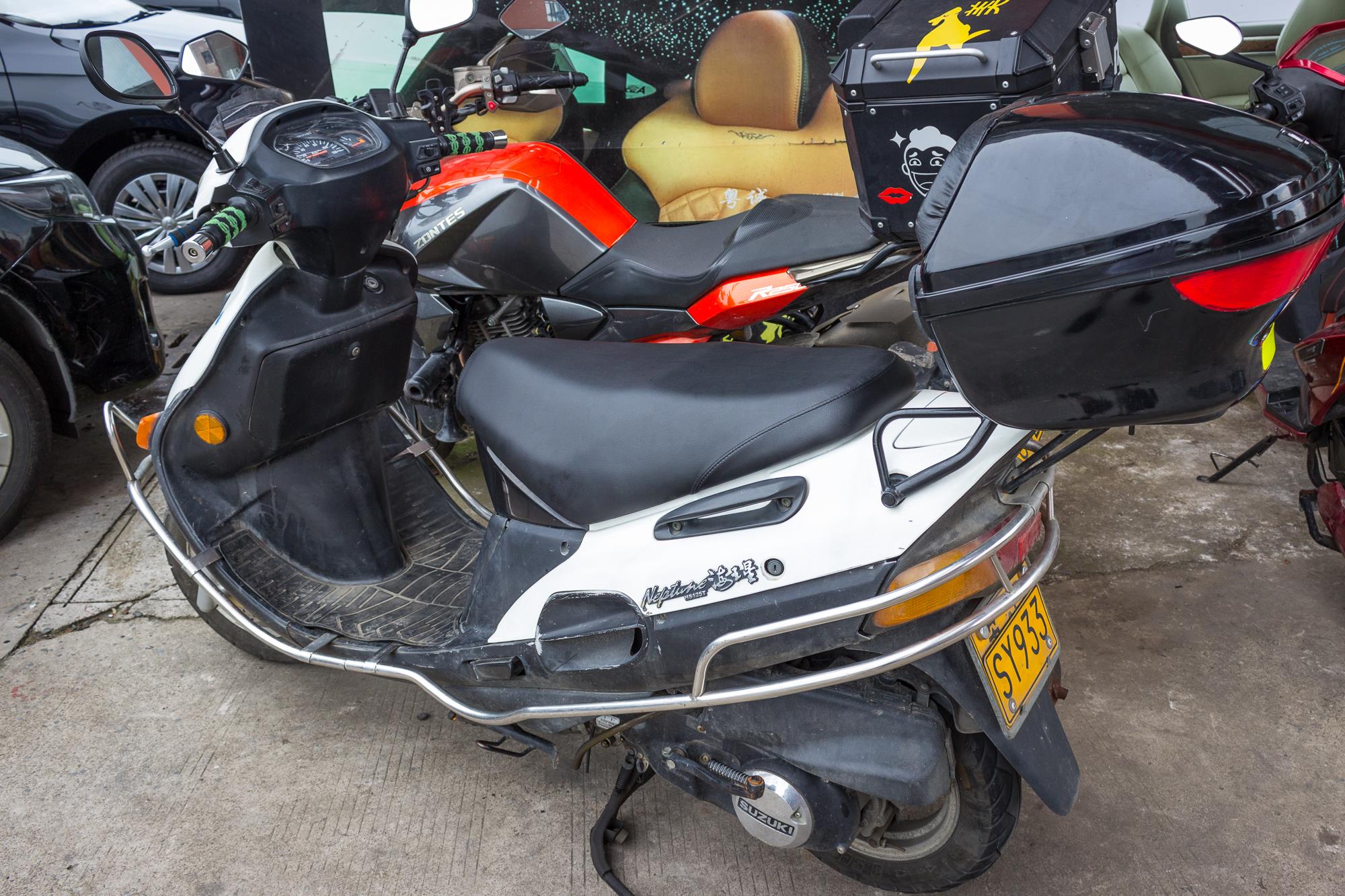 老款豪爵鈴木海王星踏板摩托車折騰之:破洞座椅包真皮(超纖)