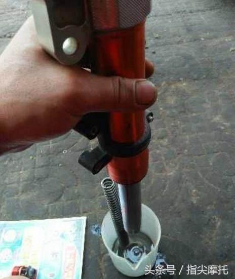 全圖直播手把手教你進行摩托車法斯特Fast前減震器的維修與換