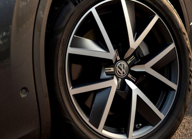 大眾途銳火了!氣場不輸BBA,標(biāo)配全時(shí)四驅(qū),還搭V6引擎 340馬力