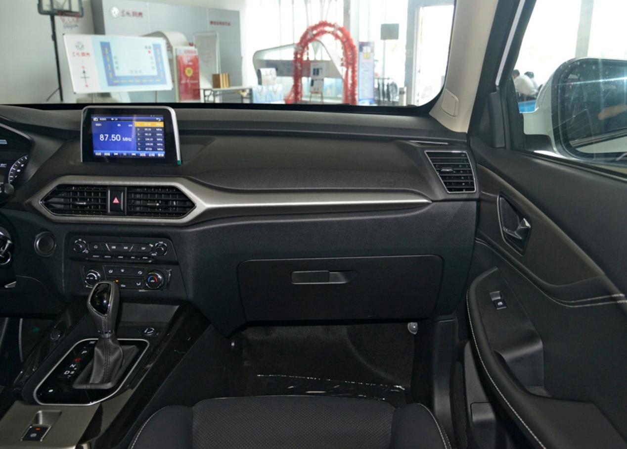 東風風光S560,很能打的國產SUV,售價僅6.59萬起,亮點不少