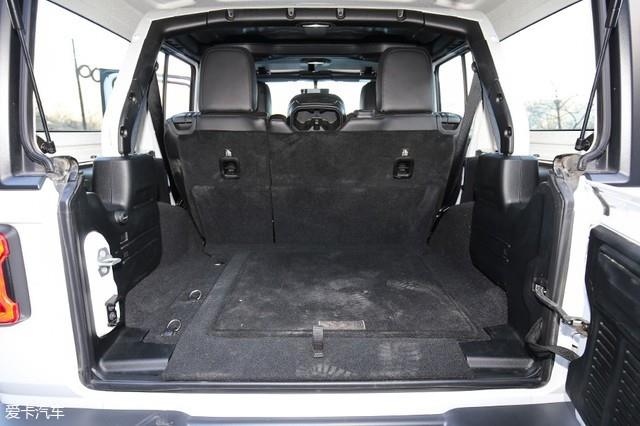 愛卡SUV專業測試 全新Jeep牧馬人Sahara