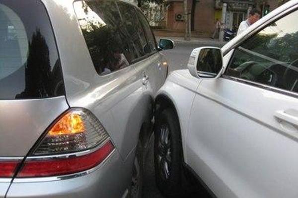 停車老是被剮蹭?掌握好這些技巧,能省下不少維修費!