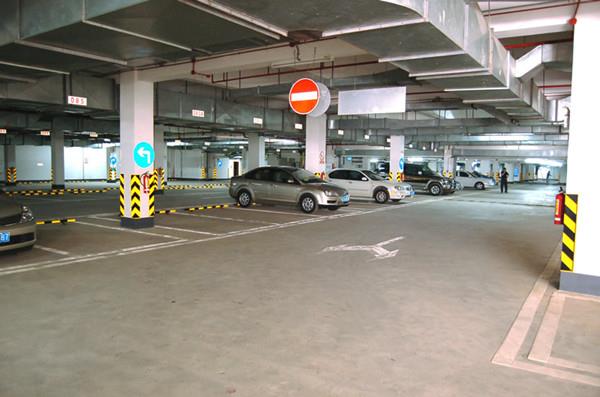 停車老是被剮蹭?掌握好這些技巧,能省下不少維修費!