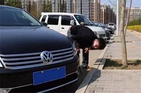 停車老是被剮蹭?掌握好這些技巧,能省下不少維修費!