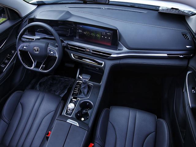 爆款潛質(zhì)!實(shí)測(cè)長安CS75PLUS,強(qiáng)勁實(shí)力派