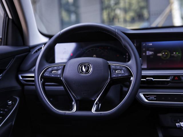 爆款潛質(zhì)!實(shí)測(cè)長安CS75PLUS,強(qiáng)勁實(shí)力派